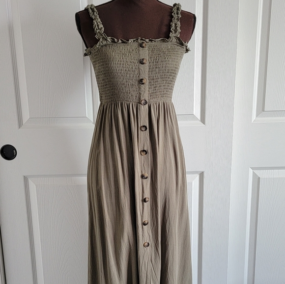 NWOT! Green Ruffle Detail Dress - Picture 7 of 9